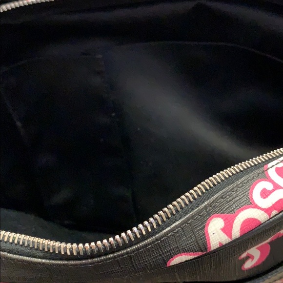 Moschino Barbie bag like new used once w dust bag - Picture 4 of 6